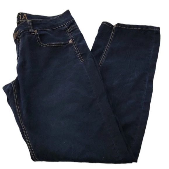 Delia's Jeans - Picture 1 of 4